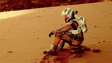 The Martian - Một phi hành gia bị bỏ lại trên Sao Hỏa và phải tự cứu mình bằng trí tuệ và sự hài hước!